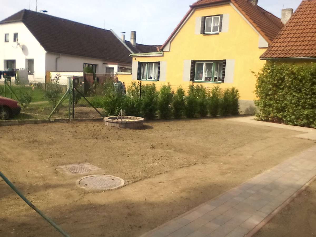 Zámkové dlažby, komunikace